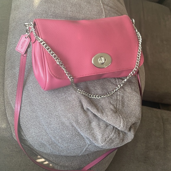 Coach - Picture 2 of 11